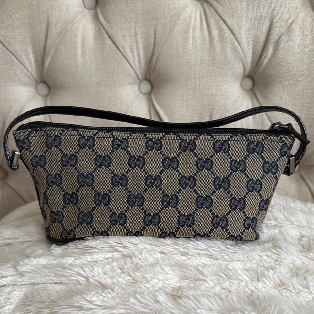Authentic Gucci Boat Pouchette - Picture 5 of 8